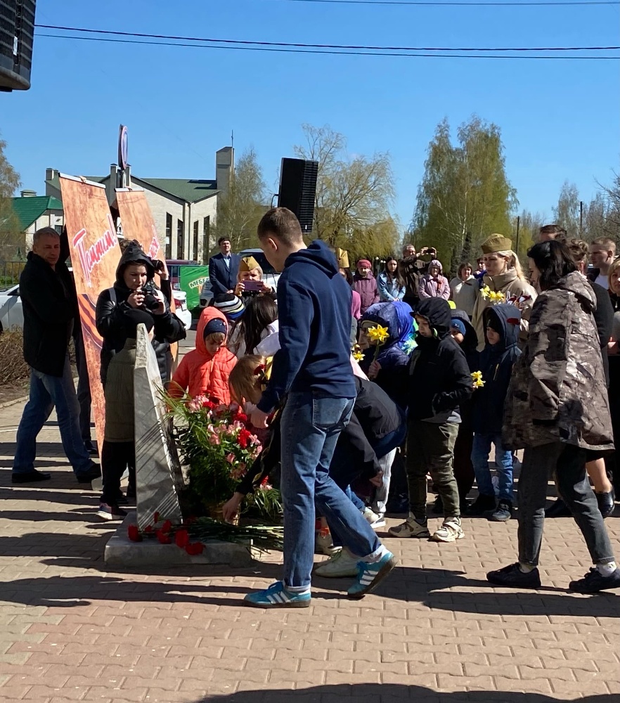 Митинг и возложение цветов к памятному знаку «Участникам партизанского движения и орловским подпольщикам»