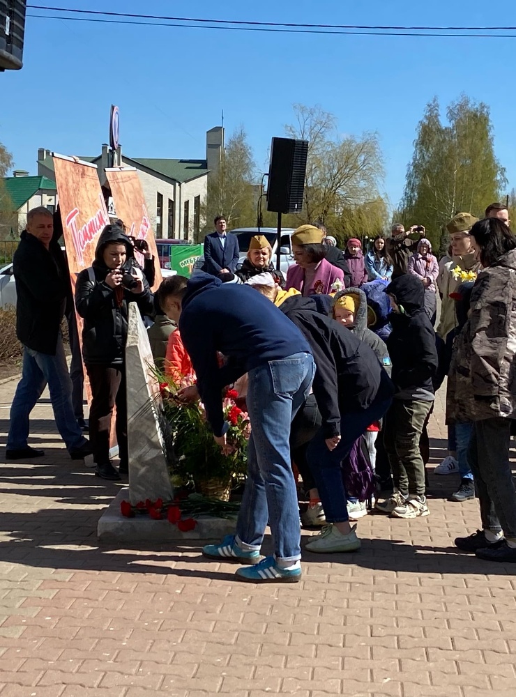 Митинг и возложение цветов к памятному знаку «Участникам партизанского движения и орловским подпольщикам»